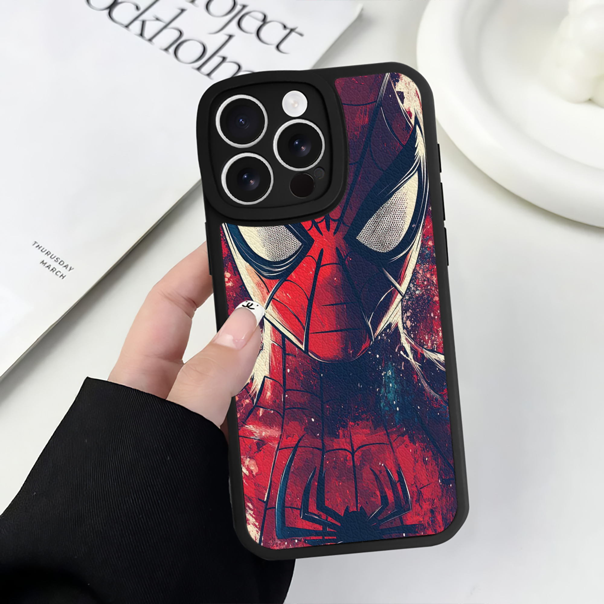（画像用） Spider Man スパイダーマン 【iPhone 16シリーズ対応】シリコンスマホケース（レザー調） 材質：シリコン